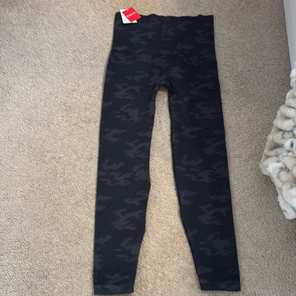 New with tags SPANX look at me Now Camo leggings size 1X
